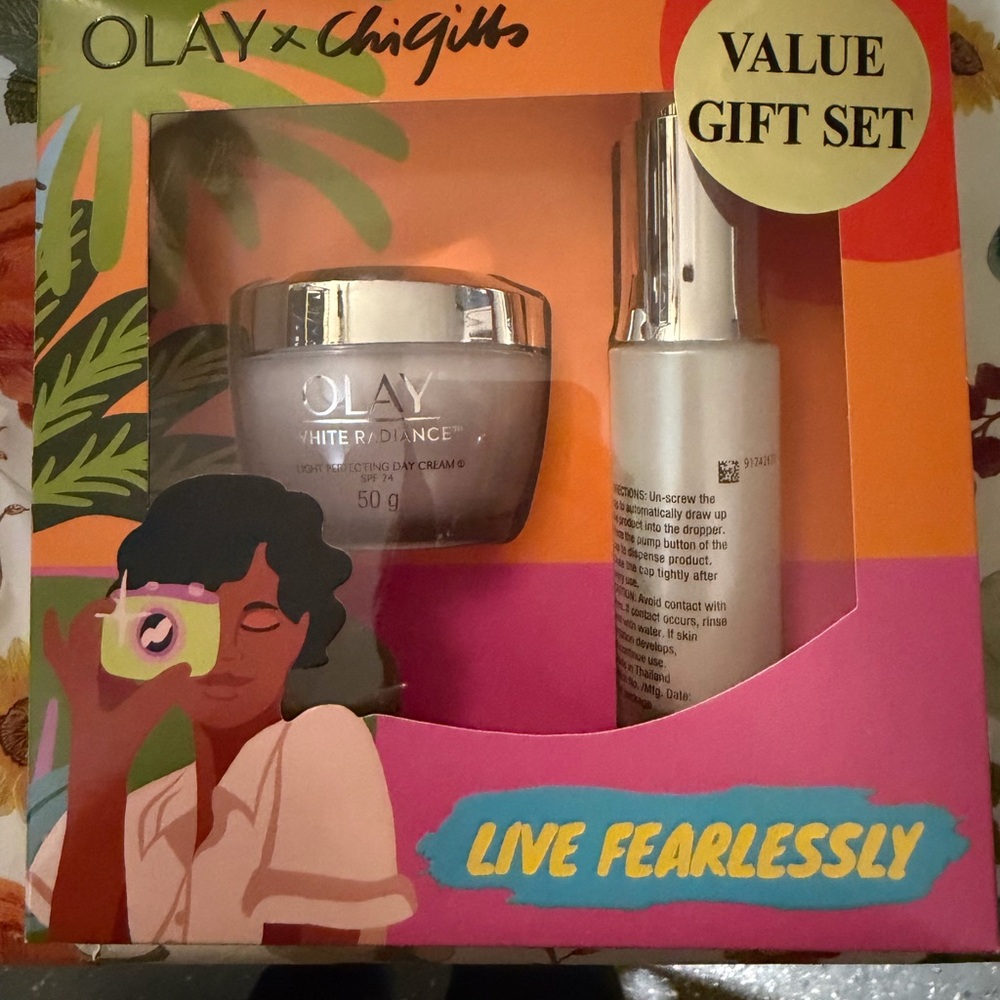 OLAY Radiant Duo Limited Edition Set - Orange and Purple
